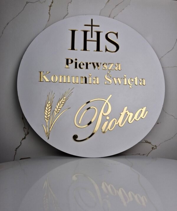 Tablica powitalna na Komunię – białe tło i złote lustrzane plexi