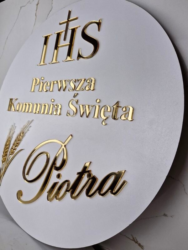 Tablica powitalna na Komunię – białe tło i złote lustrzane plexi - obrazek 3